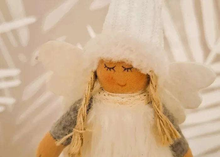 Un Colțișor De Rai - La O Privire De Centrul Vechi Bucureşti